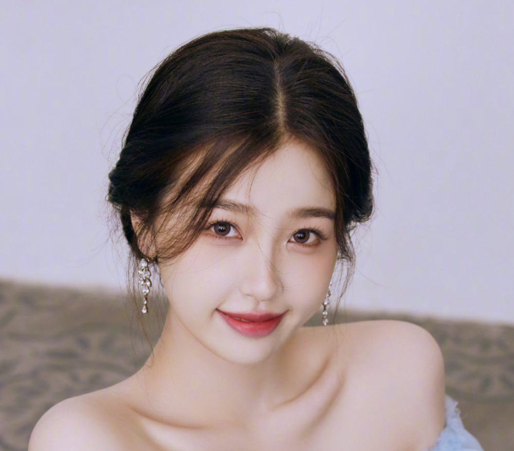 虞书欣片场状态好,两个动作太可爱!嘟嘴亮了!_腾讯新闻