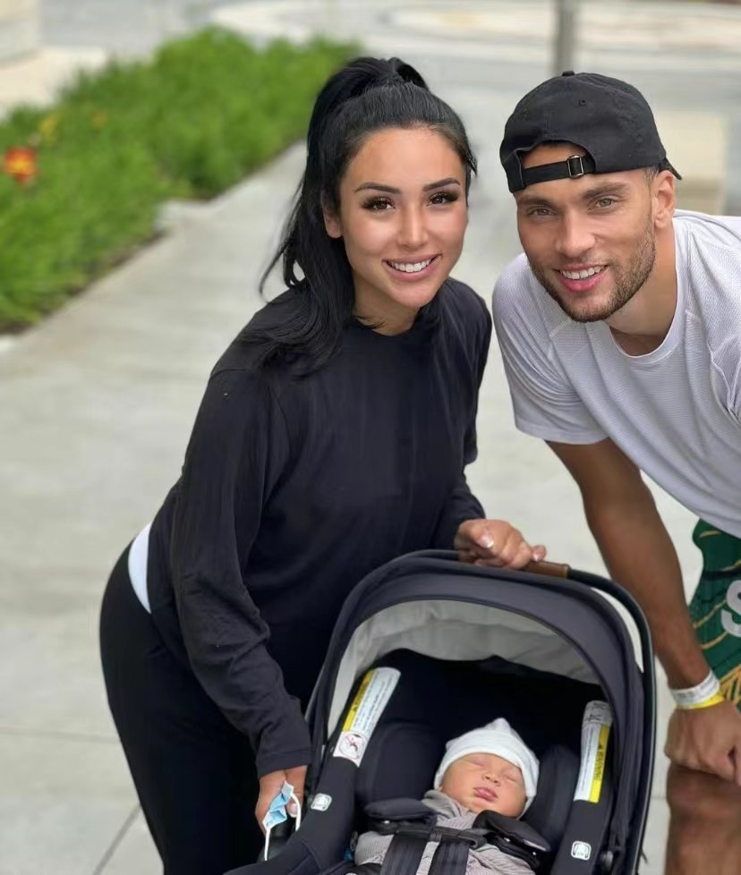 拉文化身超级奶爸娇妻孩子三口其乐融融并与塔图姆一起训练