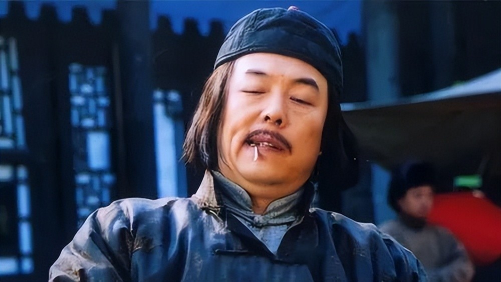 不过曾几何时,张铁林在《五月槐花香》里扮演的范五活灵活现,把落魄