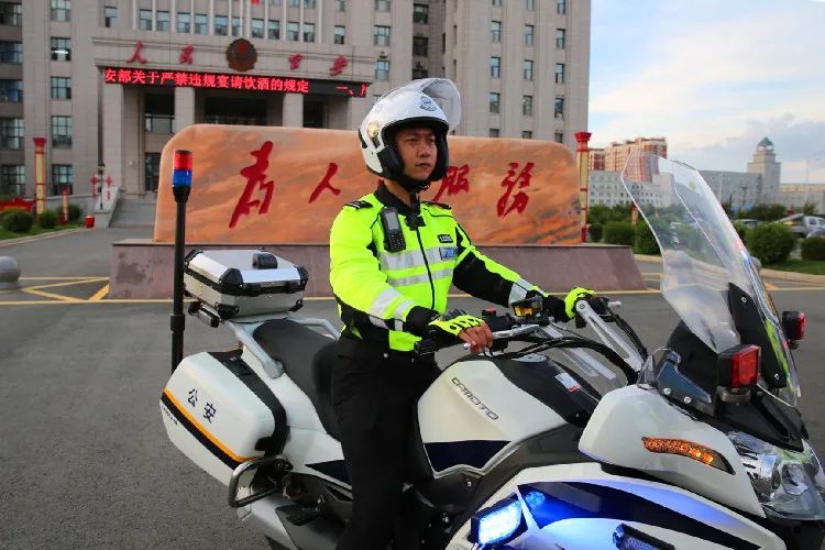 交警图片帅哥图片