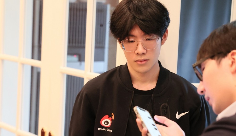 theshy地位更高angel直播透露打lng想选阿卡丽被拒绝了