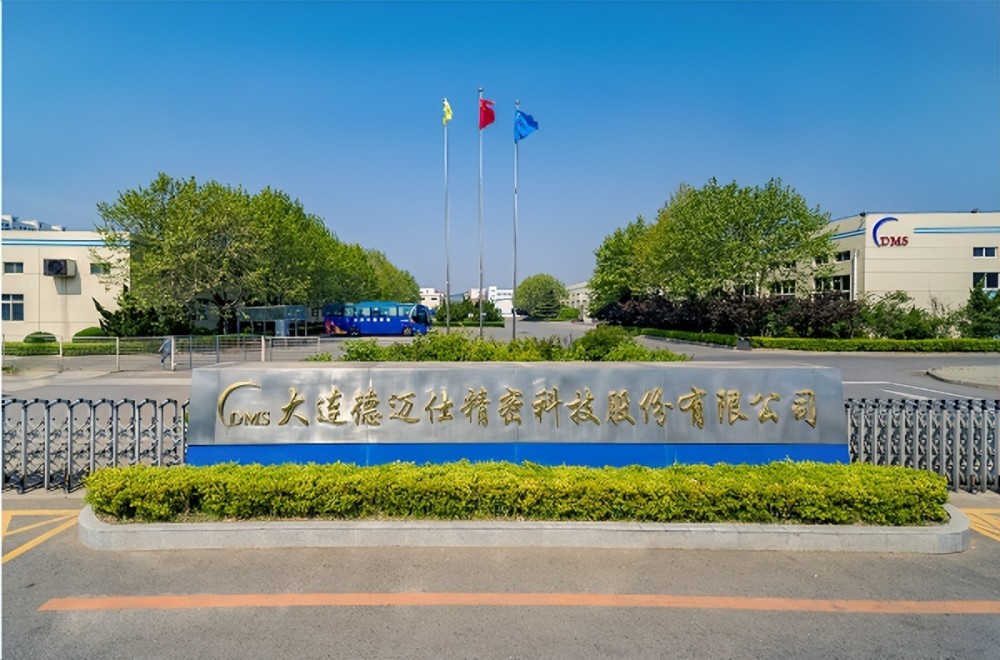 据了解,德迈仕是汽车零部件行业二级配套供应商,主要