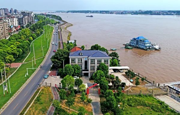 沙市(二郎磯)水文站地處湖北省荊州市沙市區荊江大堤二郎磯處,緊靠