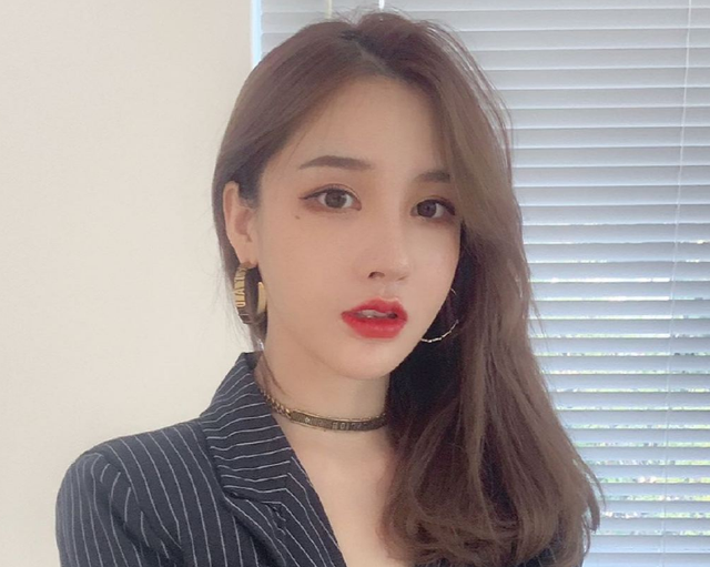 郭子瑜晒与李易峰聊天记录,妹妹发声称其抑郁,网友:不像情侣