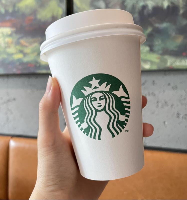 门店场景方面,至2025年,星巴克中国预计将星巴克咖啡服务点位由2500