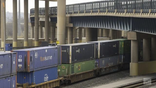 美国货运铁路面临罢工危机,每天损失金额高达20亿美金