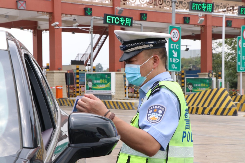 毕节七星关区全天候严守高速卡口筑牢疫情防控第一道防线