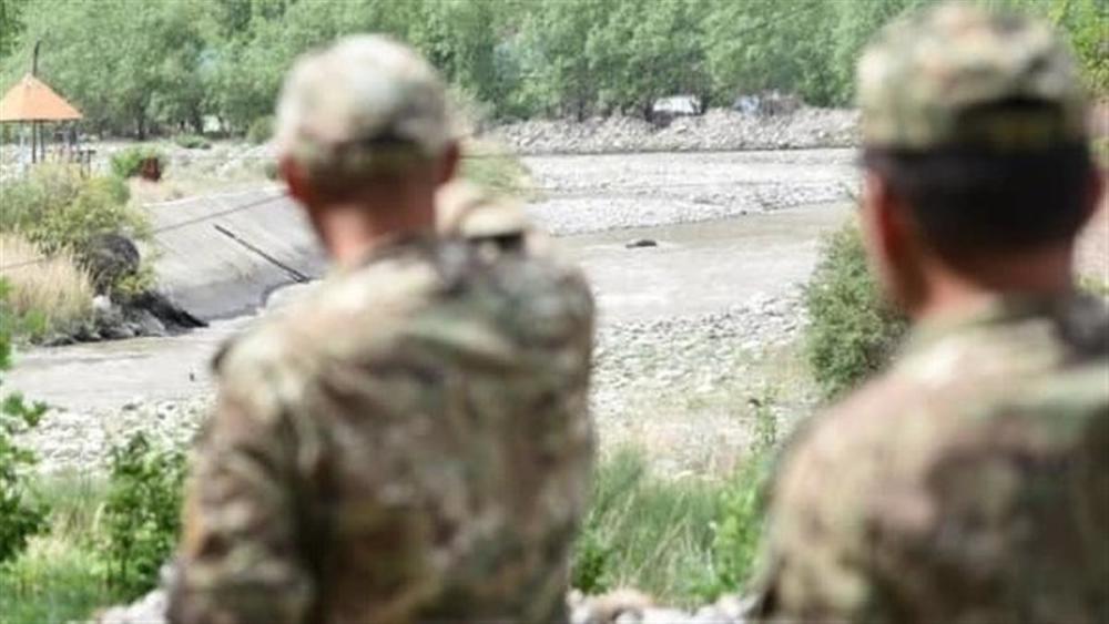 吉尔吉斯斯坦与塔吉克斯坦在边界开火，塔方1死2伤解放军新式夹克式拉链常服2023已更新(哔哩哔哩/今日)
