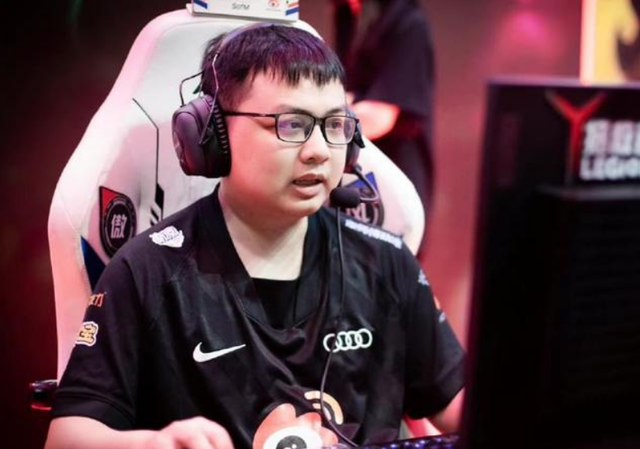 首富sofm将回越南结婚,竟有水友要求他不要回去,这是要退役了?