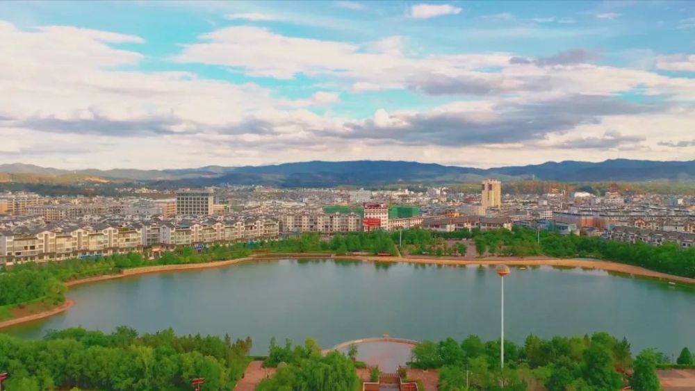 牟定县"工匠名乡"的美誉越叫越响,彝族民间刺绣,四弦琴,铜器制作,腐乳