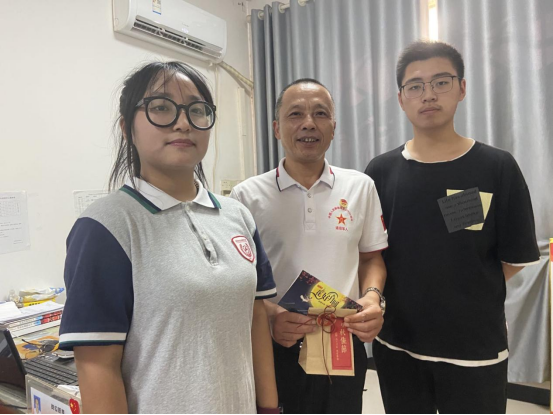 安丰高中团委组织开展"强国复兴有我——师之恩情,意浓中秋"主题实践