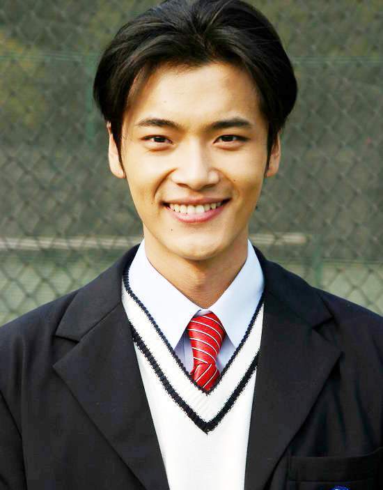 昔日央视主播薛飞:蹉跎半生,归来仍是男神,儿子已成耀眼明星,比王骁更