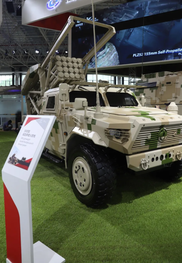 国产猛士三122mm火箭炮列装东部战区,有多强?能和海马斯一较高低?