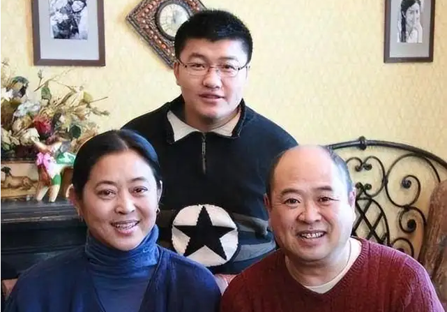 五段感情三次婚姻,为给孩子治病离开央视,倪萍到底吃了多少苦?