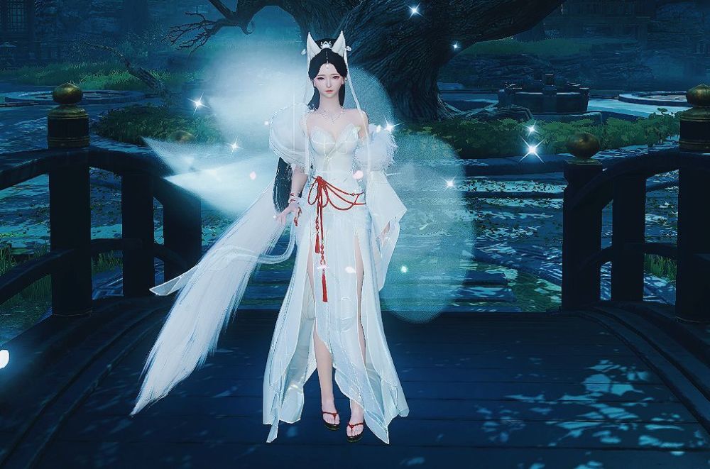 美女cos白狐,为制造烟雾效果差点烧糊尾巴?