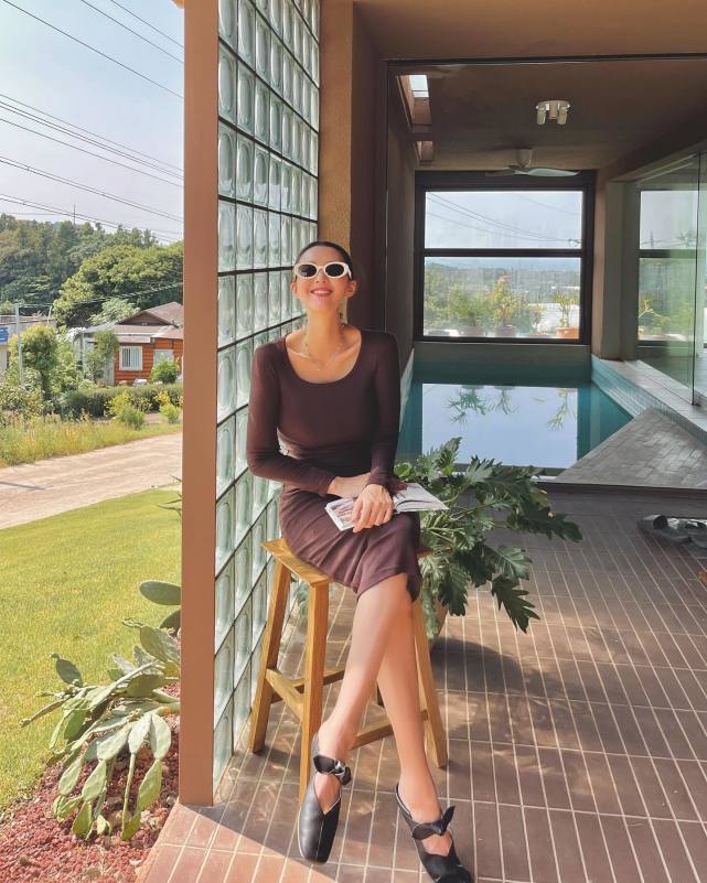 韩女星池素妍晒孕肚完美曲线超惊艳谁说孕妇装一定要肥大