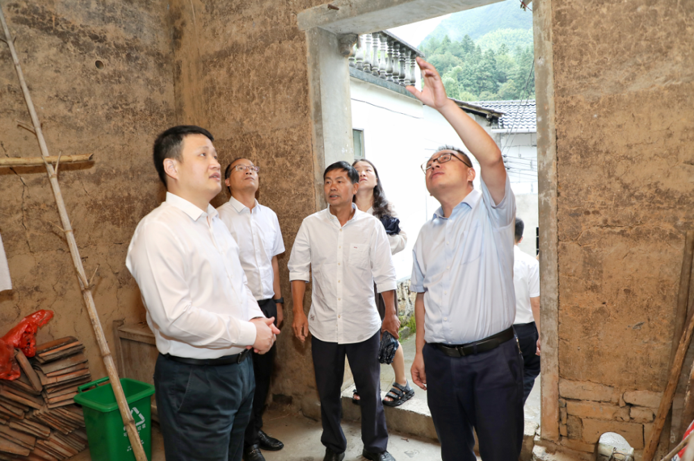 区领导徐镜跃,应跃成参加.