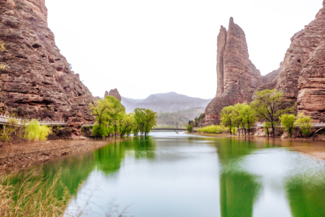 炳灵石林|黄河岸边的丹霞盛景