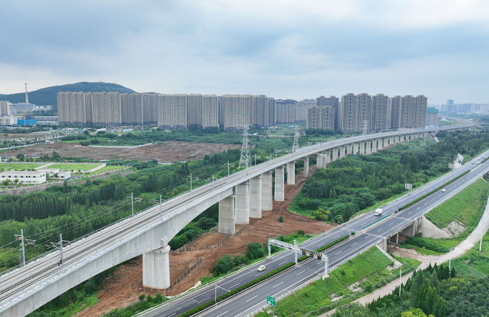 济南至莱芜高速铁路是山东省会济南"米字型"高铁网的重要组成部分,该