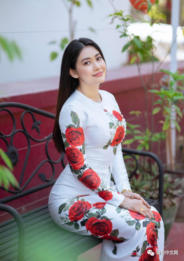 缅甸性感模特,被指控上传收费色情图片和视频,遭逮捕!_腾讯新闻