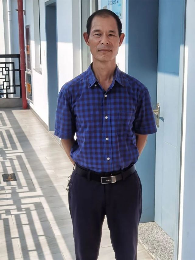 梁建林:57岁保安挺身而出奋勇救火助人为乐类