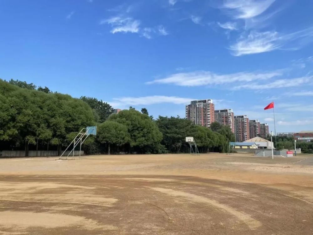 迁安这所中学的土操场终于要改造了!_腾讯新闻