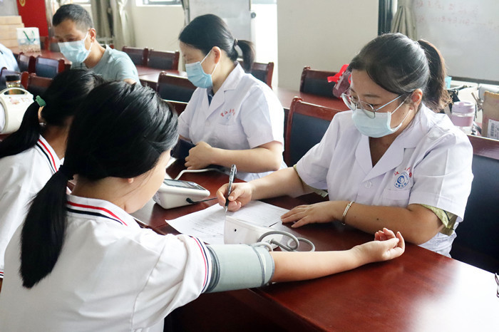 安庆皖江中等专业学校圆满完成新生体检工作_腾讯新闻