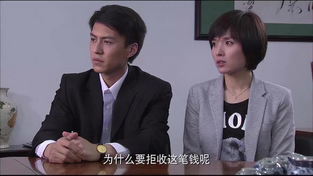 李佳和靳东是在2010年拍摄《青春不言败》的时候相识的,两人在剧中