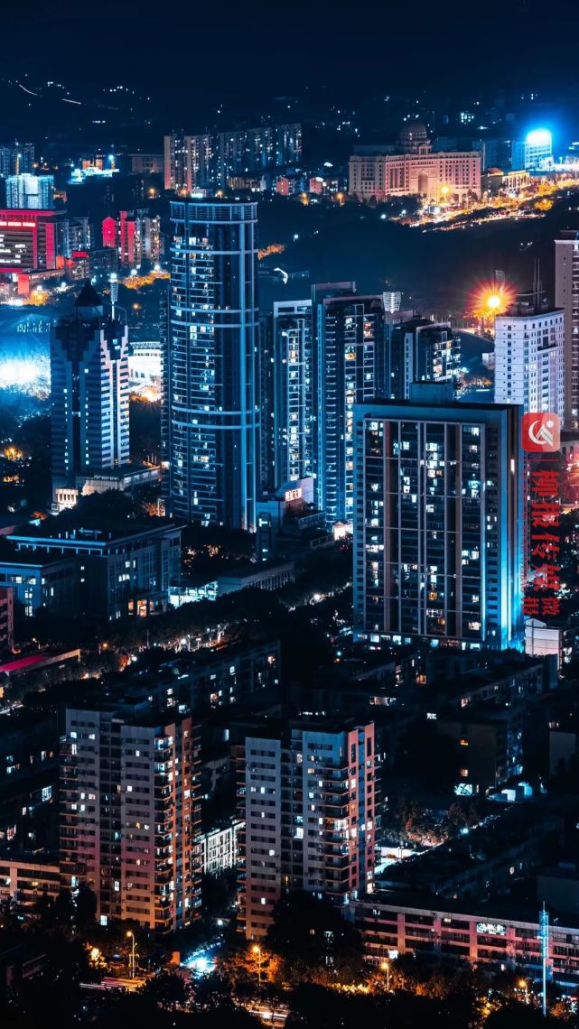 中的柳州的夜都在黑夜里得以沉淀所有的繁华喧嚣与孤独寂寥高楼大厦