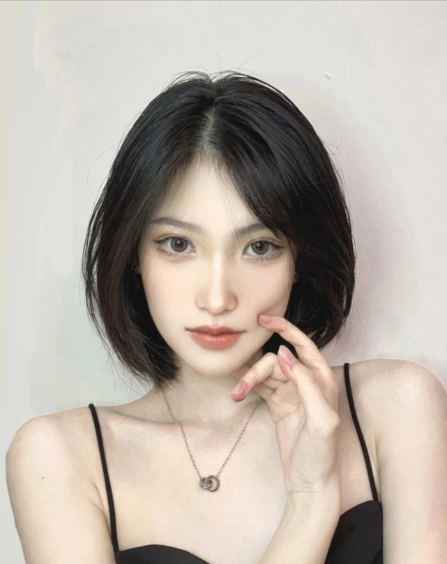 八大网红刘海短发