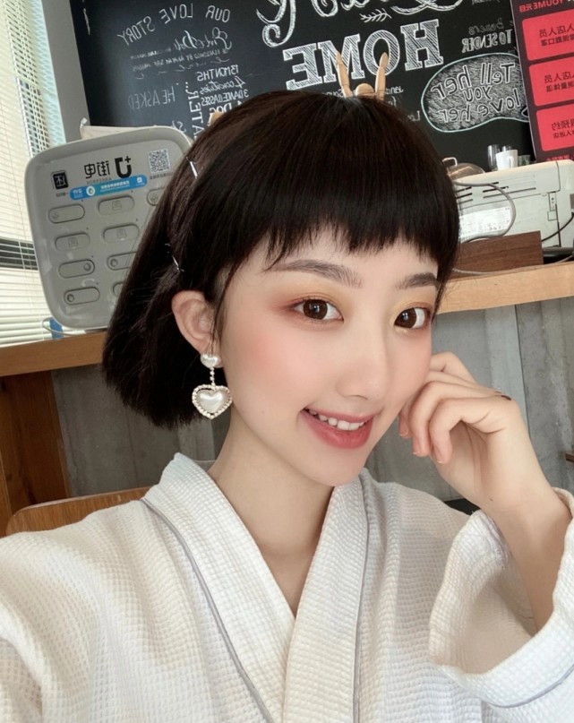 八大网红刘海短发