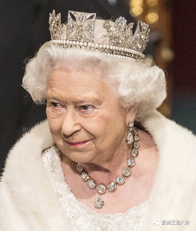 那些年英女王伊丽莎白二世戴过的华丽项链:钻石篇