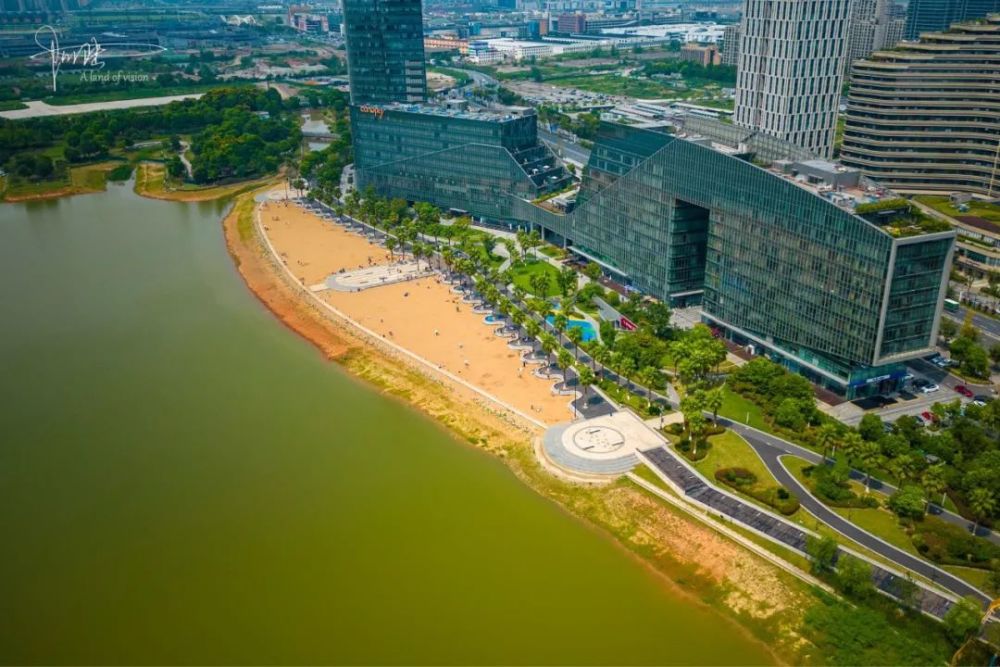 金沙湖公园素有杭州小三亚之称不过这段时间来玩的人却很少