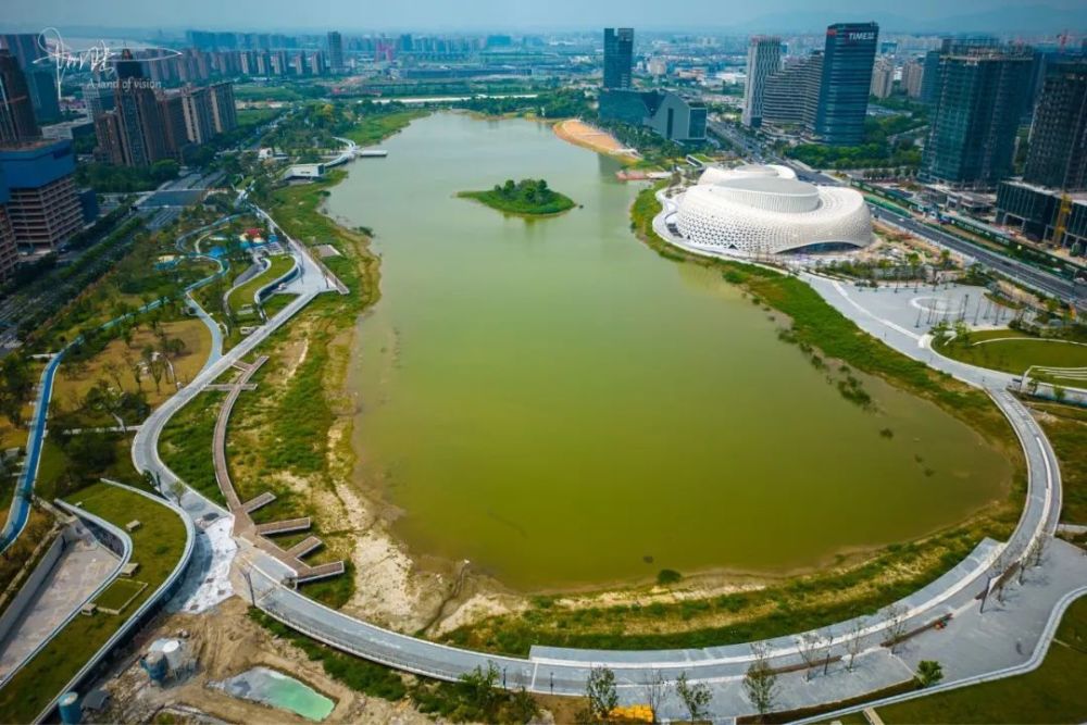 金沙湖公园素有杭州小三亚之称不过这段时间来玩的人却很少