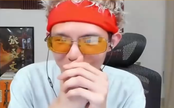 "uzi再度出山,携手狼行打比赛"!lbl热度飙升,宝蓝梦回s8_腾讯新闻