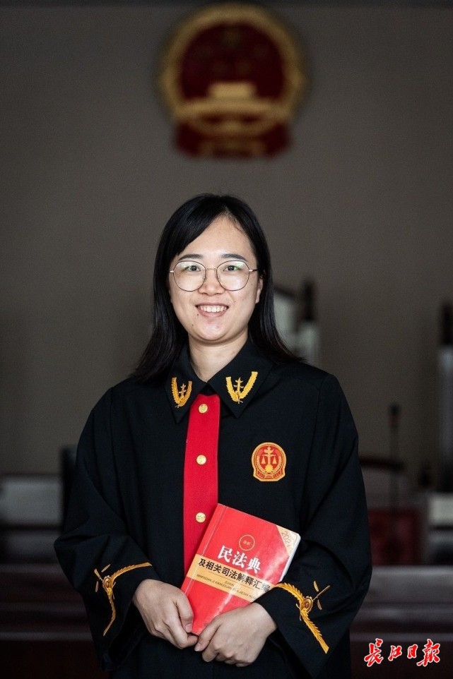 张娟:坚守武汉最西部乡村法庭,把庭审开在田间地头_腾讯新闻