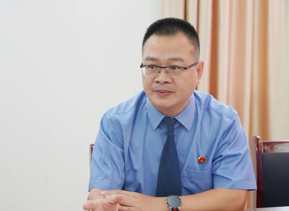 叶光良检察长到松罗中学开展法治讲座_腾讯新闻