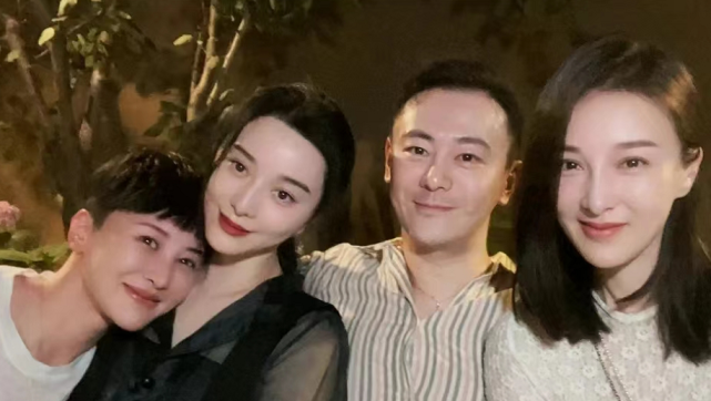 范冰冰与《爱情宝典》剧组聚餐,与乐珈彤李解欢乐合照