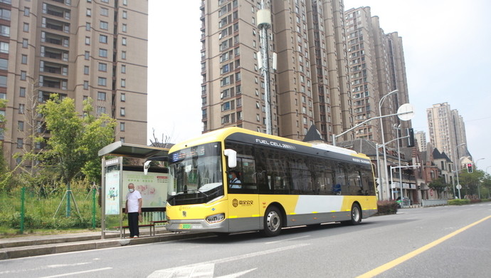 5辆搭载安亭动能的氢能公交在嘉定67路投入运营