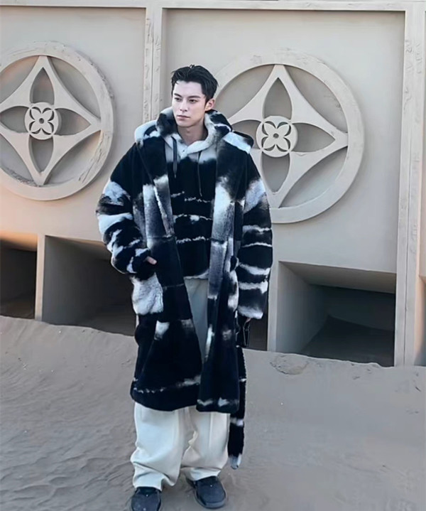 8位男星现身lv大秀,穿毛衣披大貂同框比帅,个个脚下有"乾坤"