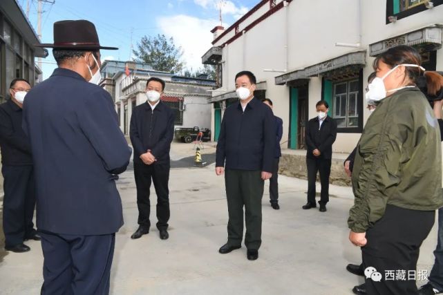 王君正在山南市贡嘎县督导检查疫情防控工作