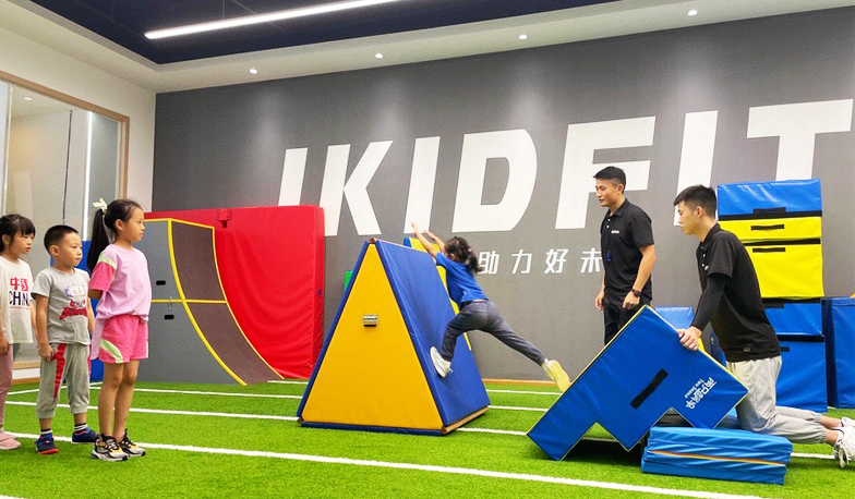 ikidfit爱酷少儿体能训练课堂(企业供图,央广网发)因此,爱酷体育设立