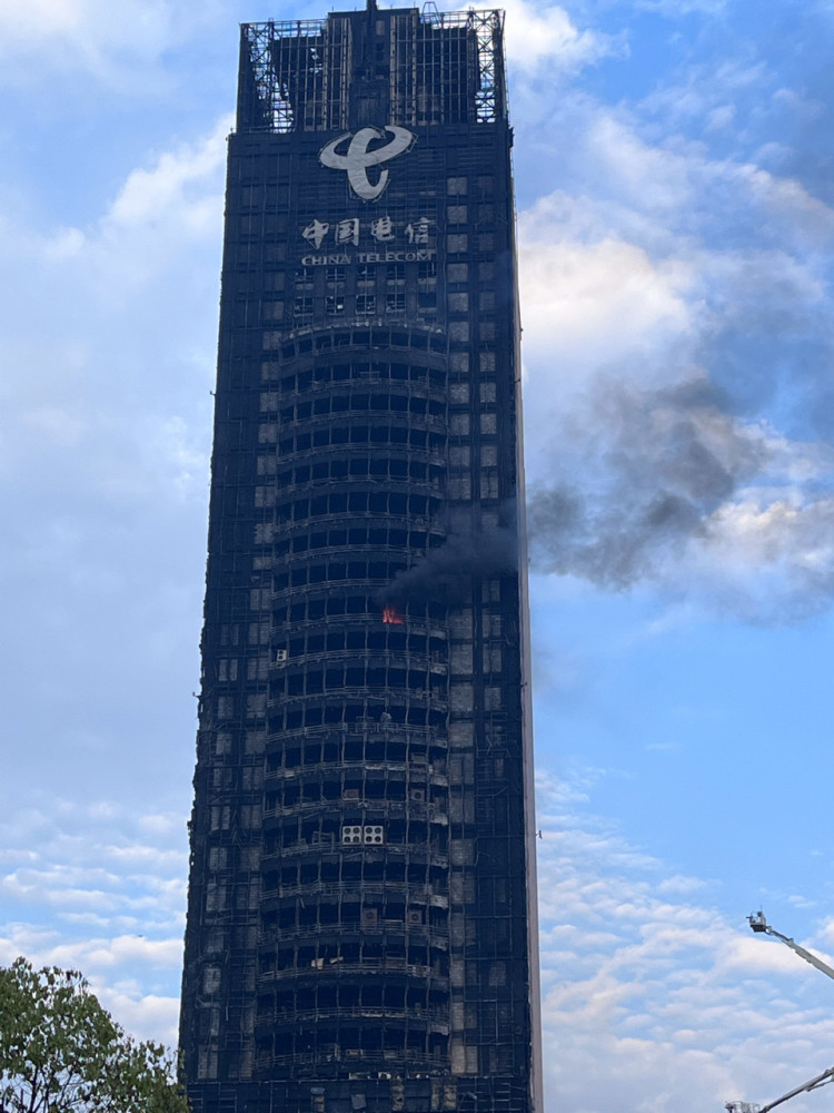 长沙218米高楼起火无伤亡，消防设备或超期运行