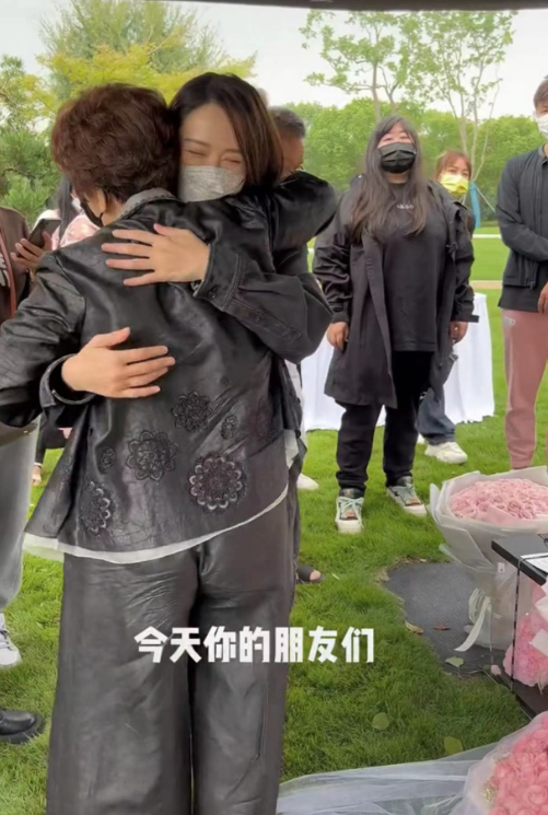 陈乔恩连续6年祭拜好友,携老公给乔任梁上香,难得的真友情_腾讯新闻