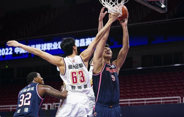 杜锋现身广东训练营,喜迎60分先生,目标瞄准季后赛