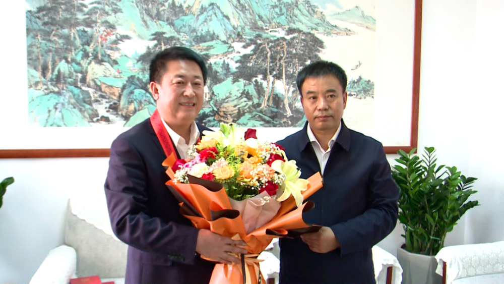 陇西县领导会见全国"人民满意的公务员"魏振乾_腾讯新闻