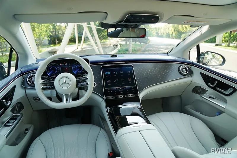 内饰-奔驰的常规操作奔驰eqe外观也同样提供豪华和amg运动两种不同