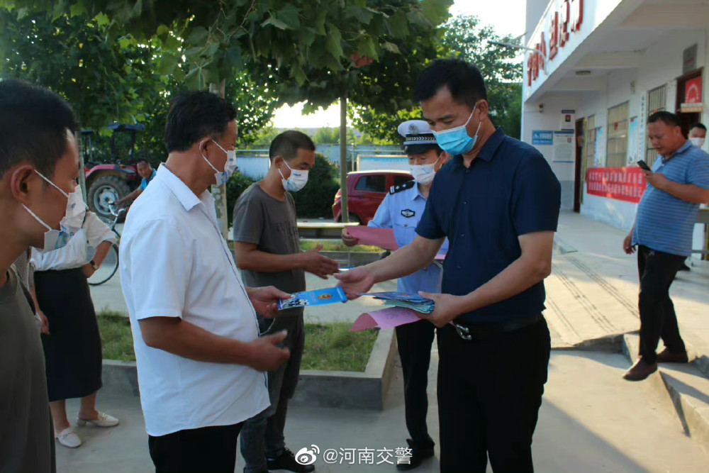 平舆县交警联合双庙乡举行农村交通安全宣传强基行动启动仪式_腾讯