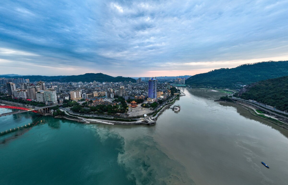 长江沿岸有无数城市,为什么唯独宜宾能拥有这一称号?