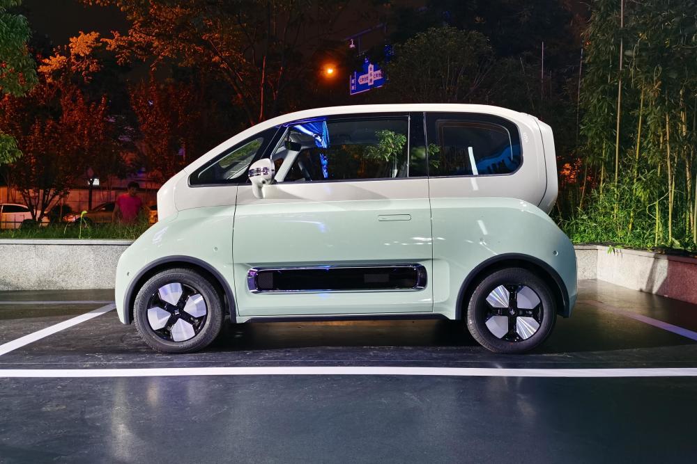 新款宝骏kiwiev上市售价超10万元五菱飘了吗